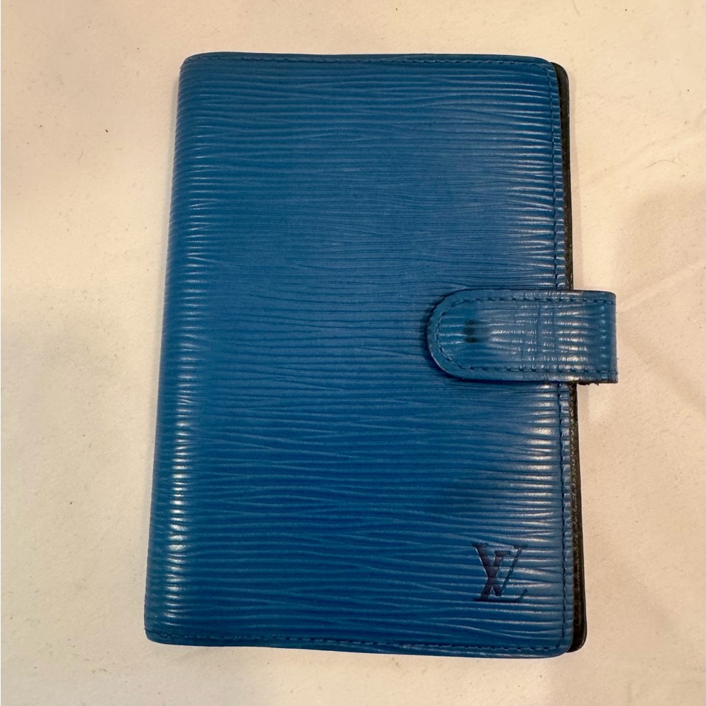 Louis Vuitton Vibrant Blue Epi Agenda - Picture 2 of 11